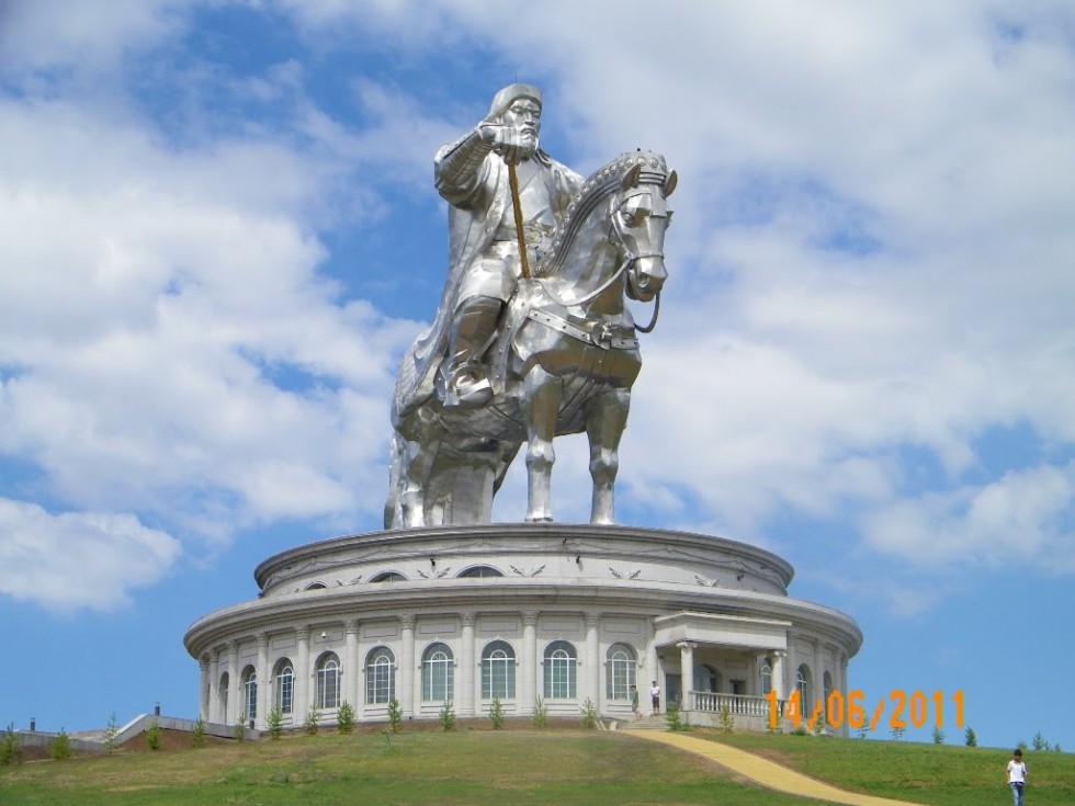 tallest statue genghis khan1