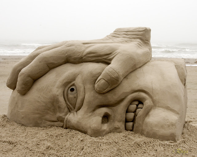 amazing picture sand sculpture