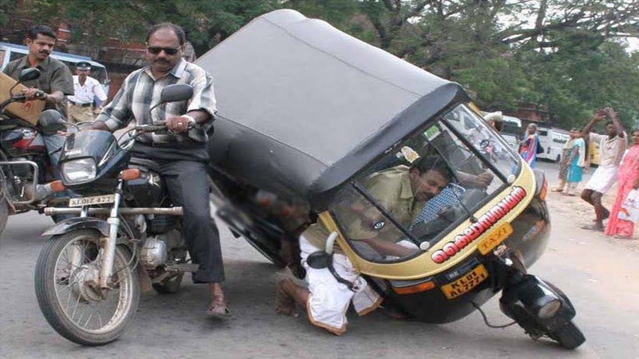 funny autorikshaw and bike accidents
