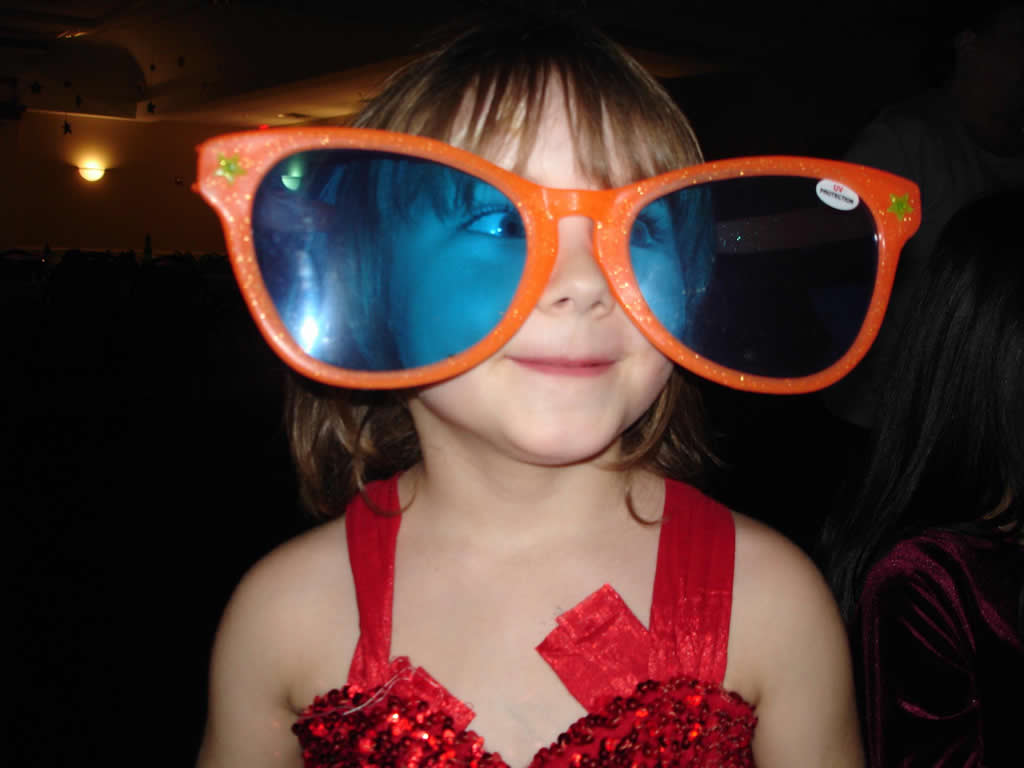 little girl giant glasses funny picture