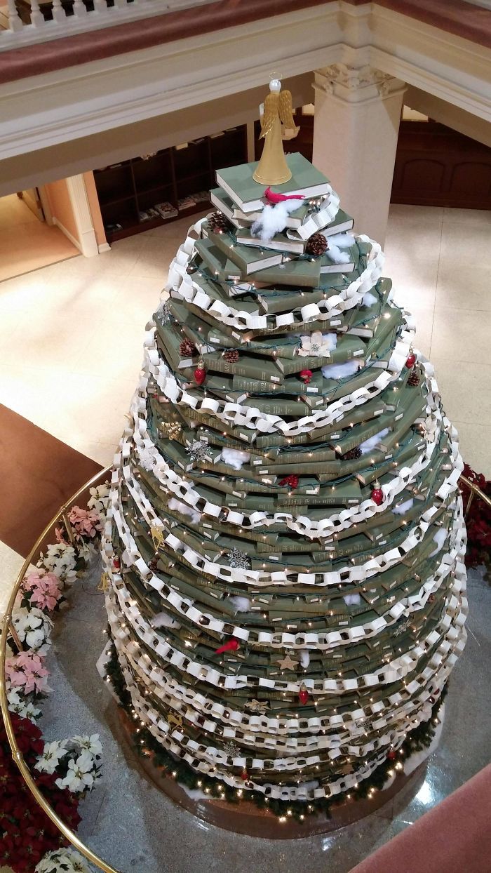 creative books christmas tree decoration idea