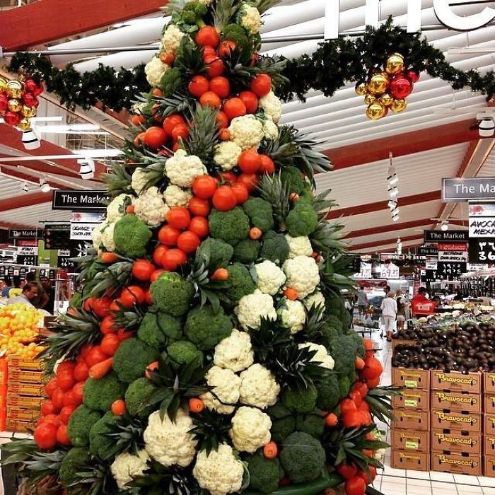 creative vegetable christmas tree decoration idea